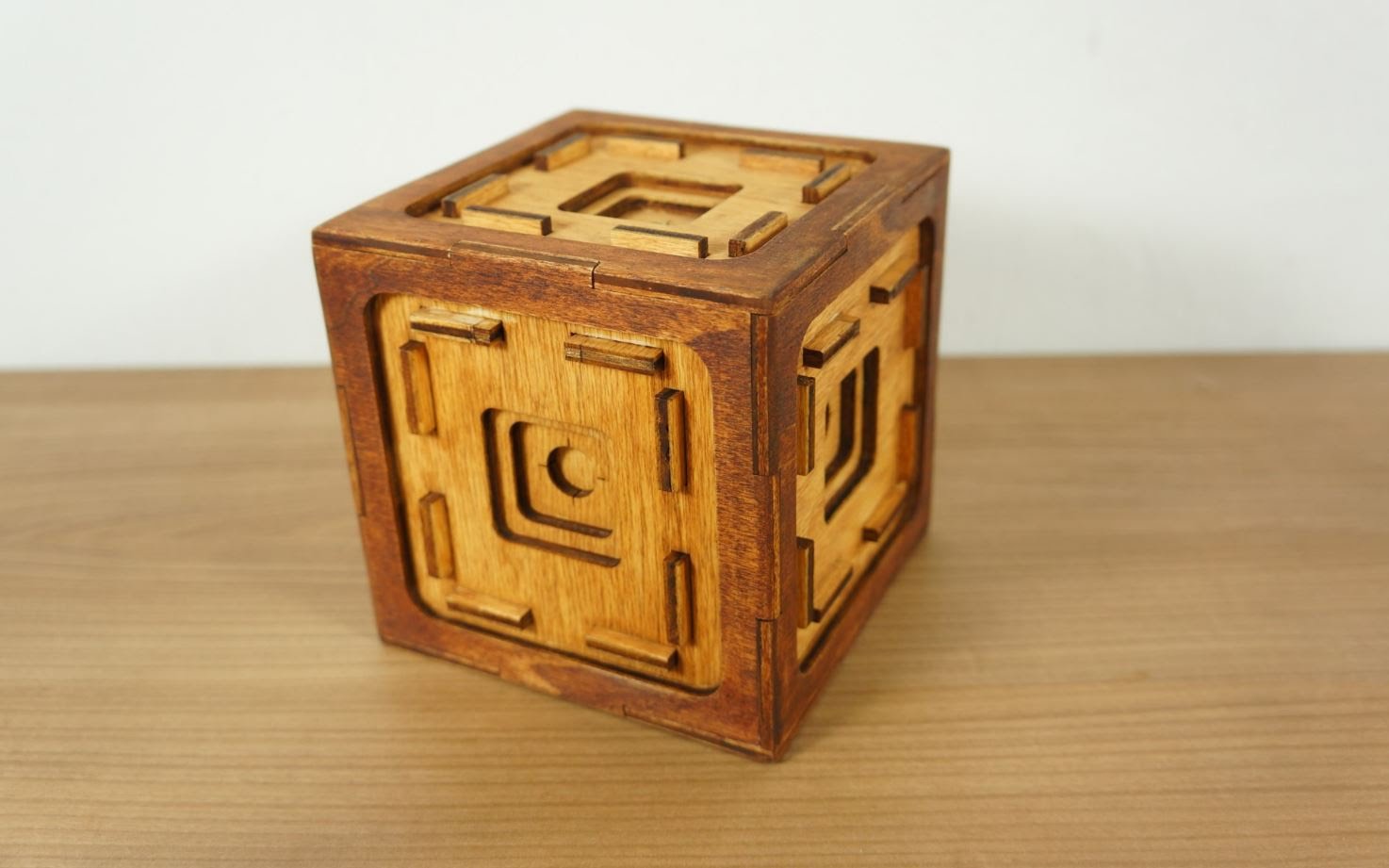 Cube box прохождение. Головоломка куб из дерева. Деревянный куб в интерьере. Магический деревянный куб. Головоломки из дерева своими руками.
